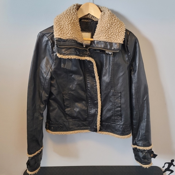 Faux Leather Sherpa Jacket - Picture 3 of 9